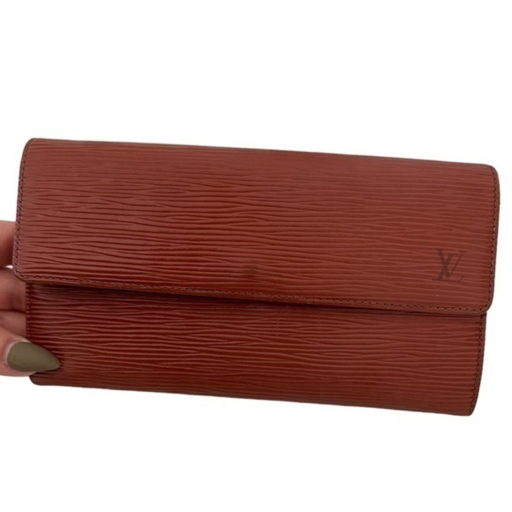 Authentic Louis Vuitton Vintage Epi Leather Sarah wallet